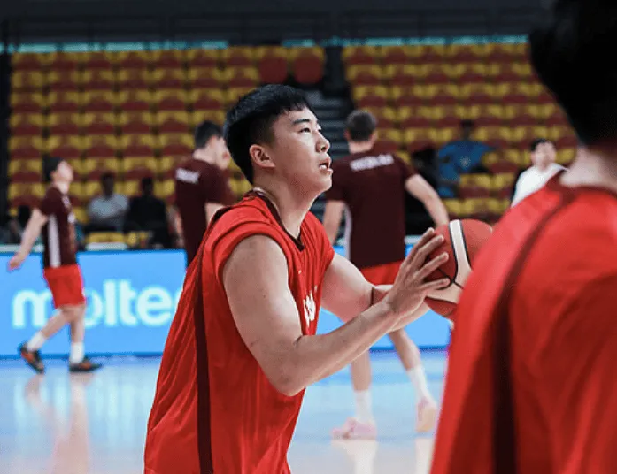 王俊杰拿到18分14篮板，其中11个前场板、正负值+16全场最高