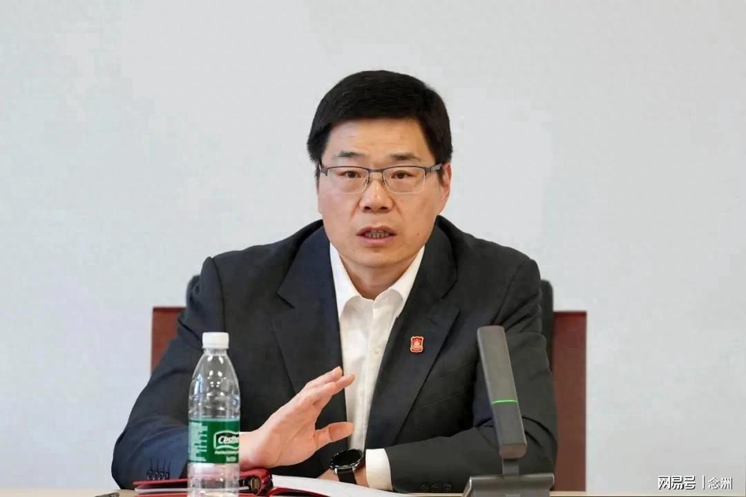 开云体育登录入口-压力太大！中国篮协主席在更衣室哭了 郭士强拥抱安慰 球员拍肩膀
